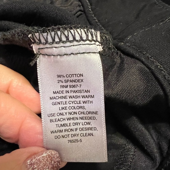 St. John's Bay Capri Pants Women’s Size 16 Petite Black - Picture 6 of 8
